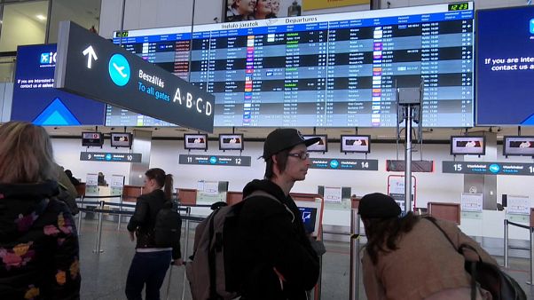 Aviões provenientes da China continuam a aterrar na Hungria Aviões provenientes da China continuam a aterrar na Hungria