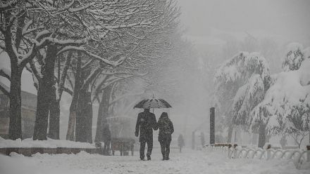 In Turkey, long-awaited snow covers Istanbul