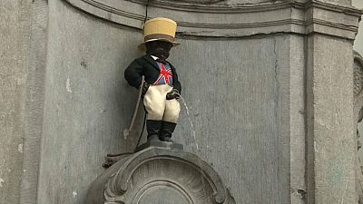 بريكست: قبل اليوم المشهود.. تمثال مانيكن بيس وسط بروكسل يلبس علم بريطانيا
