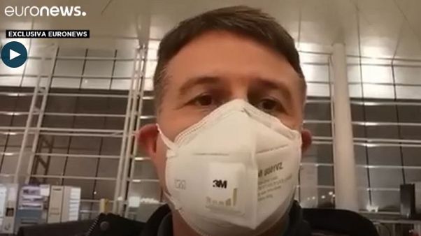 "Ya estamos por fin en el avión", crónica exclusiva de la evacuación de españoles de Wuhan "Ya estamos por fin en el avión", crónica exclusiva de la evacuación de españoles de Wuhan