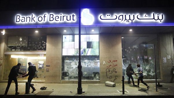 حاكم مصرف لبنان: تم تحويل مليار دولار خارج البلاد في نهاية 2019 حاكم مصرف لبنان: تم تحويل مليار دولار خارج البلاد في نهاية 2019