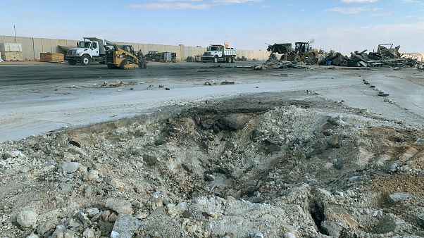 İran'ın füzelerle saldırdığı Irak'ın Anbar kentindeki Aynül Esed Üssü. Üs, Amerikan askerlerince kullanılıyor İran'ın füzelerle saldırdığı Irak'ın Anbar kentindeki Aynül Esed Üssü. Üs, Amerikan askerlerince kullanılıyor