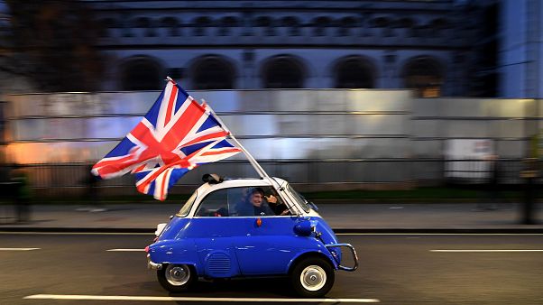 Brexit: Londra ammaina la bandiera europea Brexit: Londra ammaina la bandiera europea