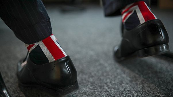Nigel Farage megvillantja az Union Jacket az Európai Parlamentben Nigel Farage megvillantja az Union Jacket az Európai Parlamentben