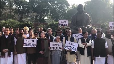 ویدئو؛ تجمع مخالفان قانون جدید شهروندی در برابر پارلمان هند