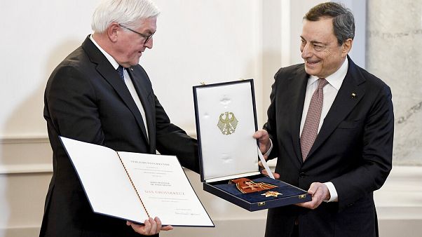 Nach 8 Jahren als EZB-Chef: Ein (umstrittener) Orden für Mario Draghi Nach 8 Jahren als EZB-Chef: Ein (umstrittener) Orden für Mario Draghi