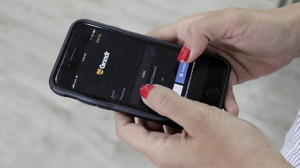 تطبيق غريندر للمواعدة منزل على هاتف ذكي تطبيق غريندر للمواعدة منزل على هاتف ذكي