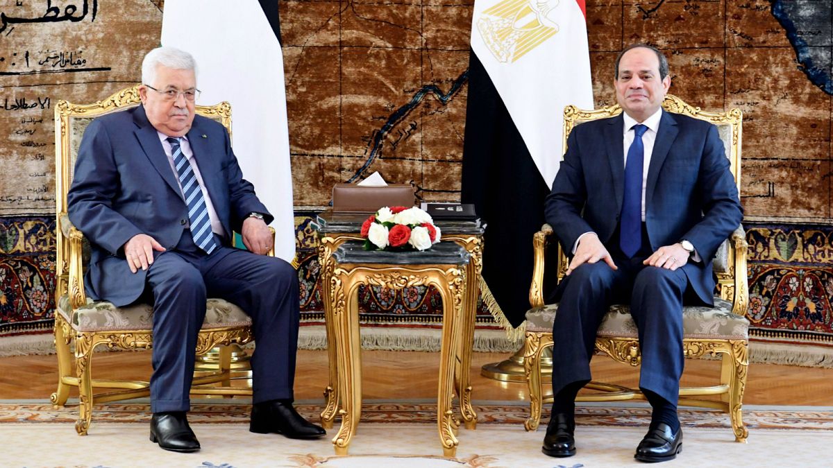 السيسي يؤكد لعباس "ثبات" الموقف المصري المؤيد لدولة فلسطينية وفق الشرعية الدولية