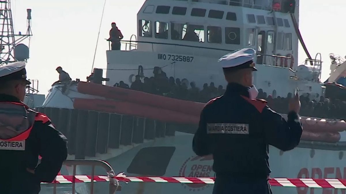 El Open Arms desembarca en Sicilia con 363 migrantes a bordo