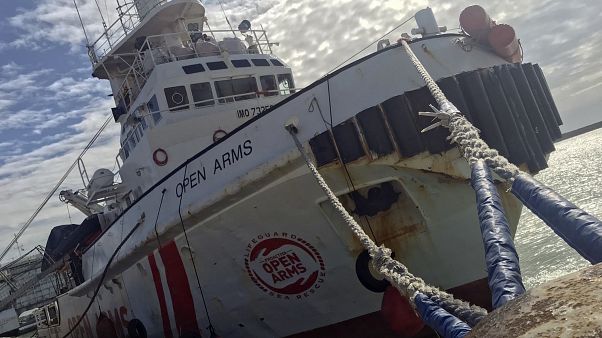 Στην Ιταλία αποβιβάστηκαν οι μετανάστες της Open Arms Στην Ιταλία αποβιβάστηκαν οι μετανάστες της Open Arms