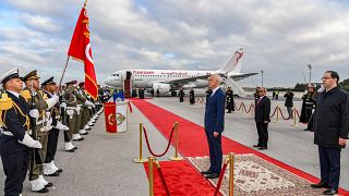 الرئيس التونسي يصل إلى الجزائر في أوّل زيارة رسمية له منذ توليه السلطة