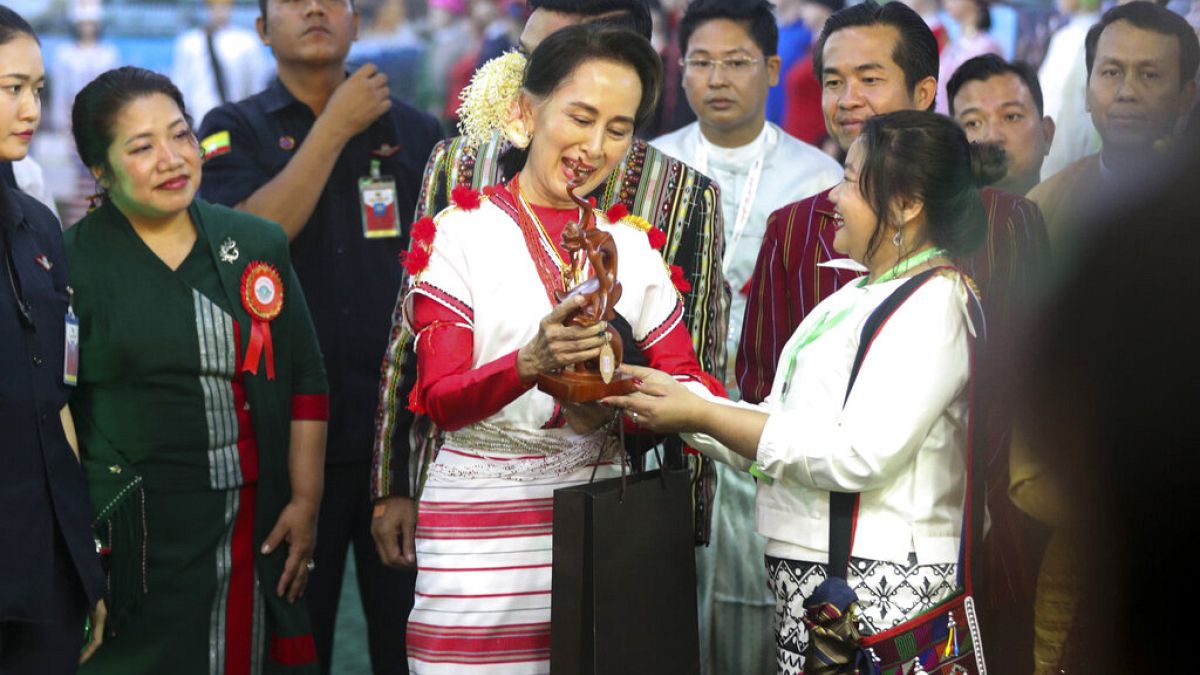 Aun Szan Szu Kji nyitotta meg a Népek Kulturális Fesztiválját