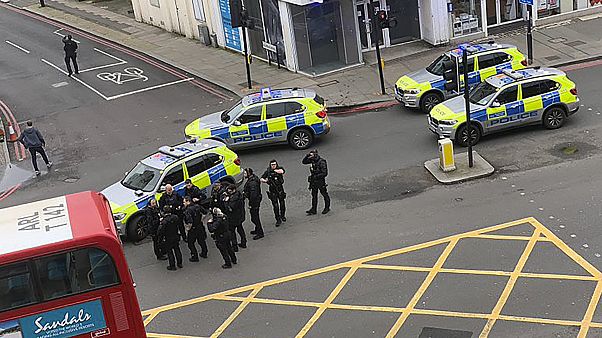 Londra'da bıçaklı saldırı: Şüpheli polis tarafından öldürüldü Londra'da bıçaklı saldırı: Şüpheli polis tarafından öldürüldü
