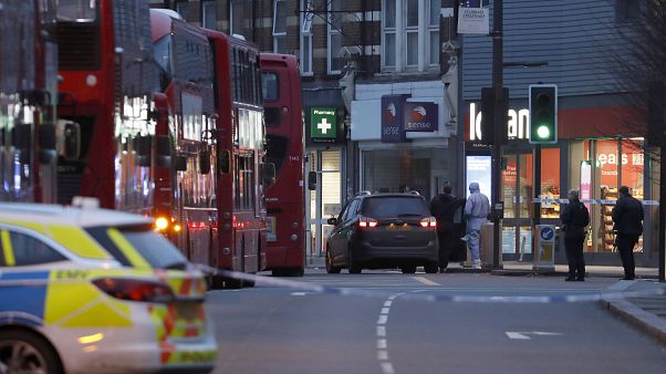 Un hombre abatido tras apuñalar a varias personas en Londres en un "ataque terrorista" Un hombre abatido tras apuñalar a varias personas en Londres en un "ataque terrorista"