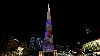 شاهد: برج خليفة يحيي ذكرى وفاة أسطورة كرة السلة الأمريكي براينت