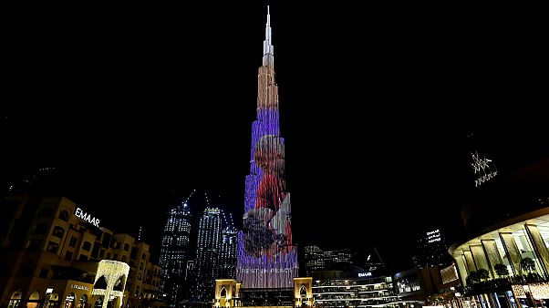 شاهد: برج خليفة يحيي ذكرى وفاة أسطورة كرة السلة الأمريكي براينت شاهد: برج خليفة يحيي ذكرى وفاة أسطورة كرة السلة الأمريكي براينت