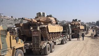 قافلة عسكرية تركية في مدينة سرمدا من محافظة إدلب في اتجاهها نحو جنوب المحافظة وفق شهود عيان. 2020/02/02