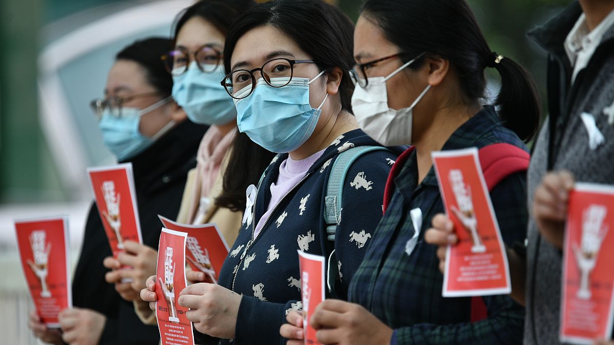 Koronavirüs: Hong Kong'da sağlık görevlileri Çin ile sınırların kapatılması için greve başladı