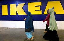 IKEA, başörtüsüne tepki gösteren müşterisine karşı Müslüman kadın çalışanını savundu