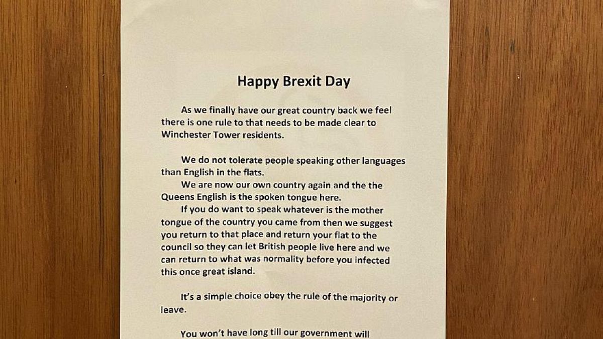 Die Polizei in Norwich ermittelt wegen der "Happy Brexit Day"-Poster.