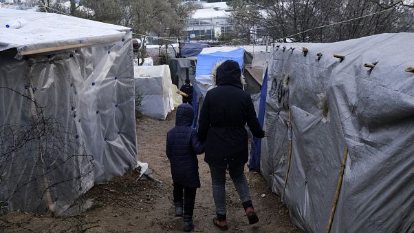 El Parlamento griego aprueba una ley que obliga a las ONGs a pasar por un registro gubernamental El Parlamento griego aprueba una ley que obliga a las ONGs a pasar por un registro gubernamental