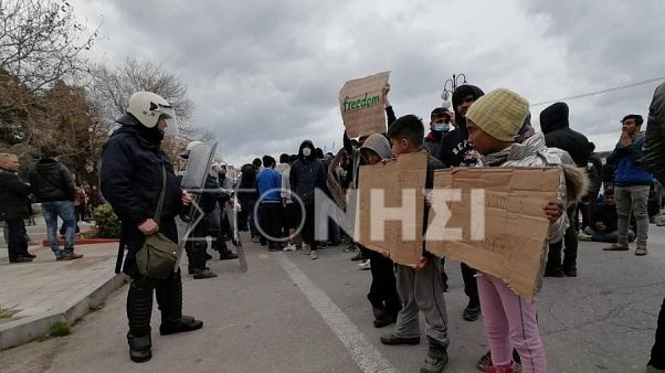 Λέσβος: Ένταση λόγω διαμαρτυρίας προσφύγων Λέσβος: Ένταση λόγω διαμαρτυρίας προσφύγων