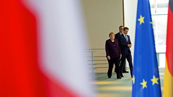 Kurz in Berlin: Merkel beharrt auf Finanztransaktionssteuer Kurz in Berlin: Merkel beharrt auf Finanztransaktionssteuer