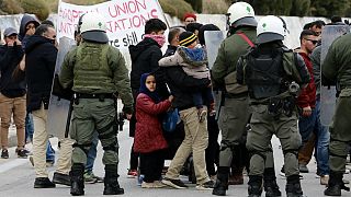 اعتراض مسالمت‌آمیز پناهجویان در جزیره لسبوس با خشونت شدید پلیس یونان مواجه شد