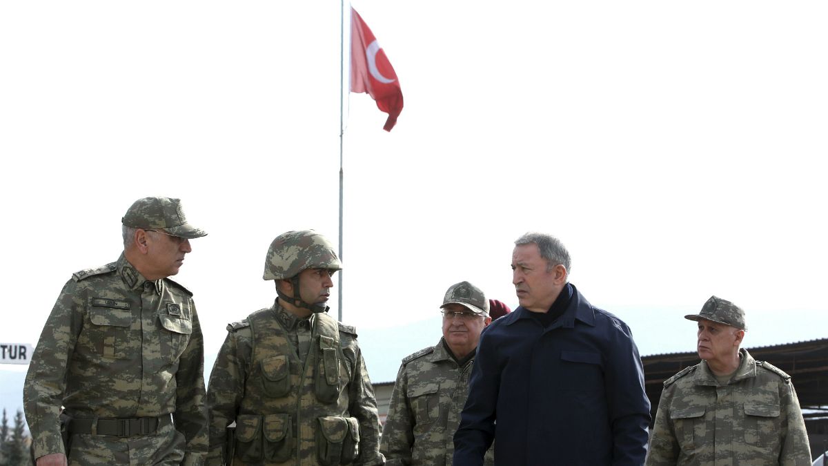 بازدید وزیر دفاع ترکیه از یگان‌های نظامی مستقر در مرز سوریه