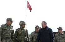 بازدید وزیر دفاع ترکیه از یگان‌های نظامی مستقر در مرز سوریه