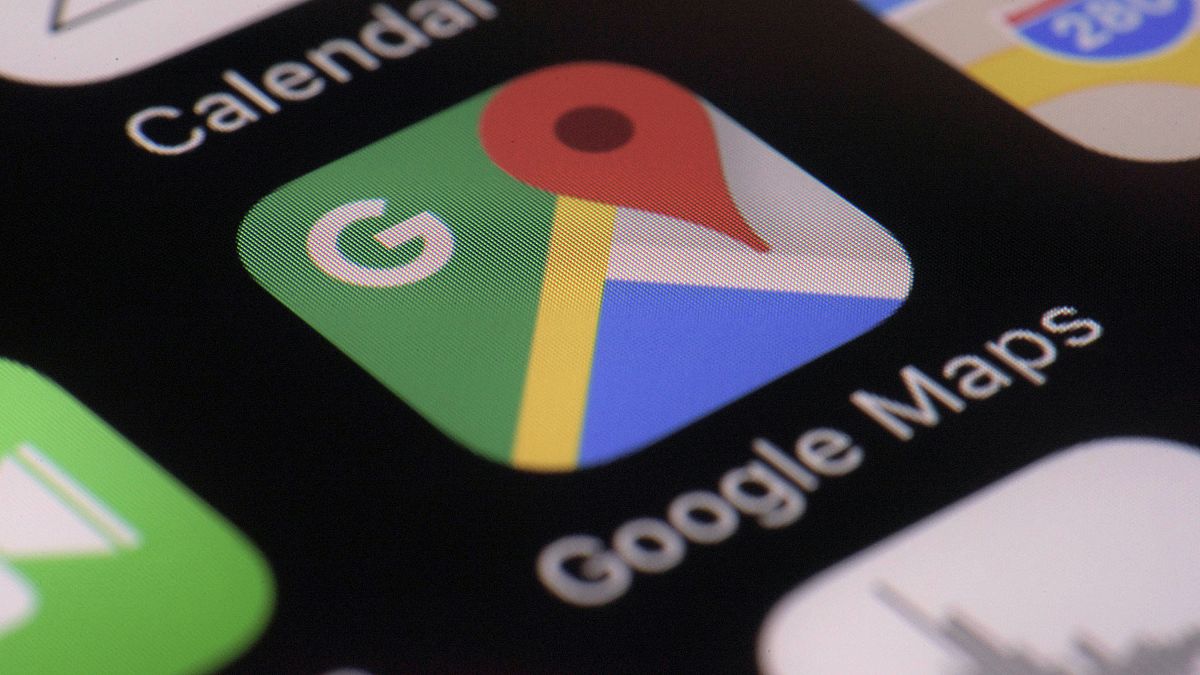 تطبيق "غوغل مابس" (خرائط غوغل) في أحد الهواتف الذكية المحمولة 