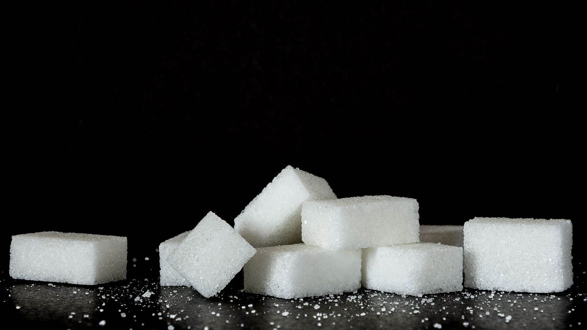Директоров белорусских сахарных заводов задержали за продажу сахара в РФ "по бросовым ценам"