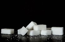 Директоров белорусских сахарных заводов задержали за продажу сахара в РФ "по бросовым ценам"