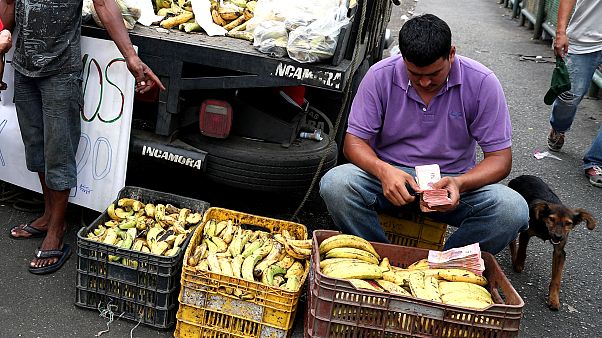 Venezuela 2019 yılını yüzde 9 bin 585'lik enflasyon rakamıyla tamamladı Venezuela 2019 yılını yüzde 9 bin 585'lik enflasyon rakamıyla tamamladı