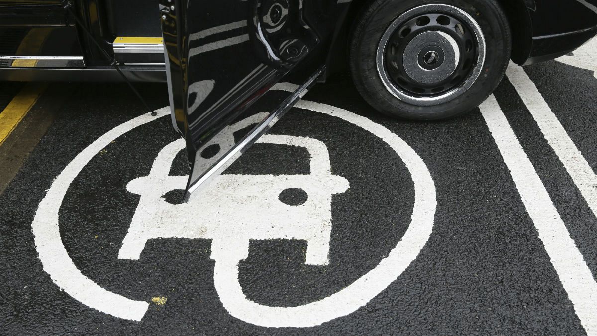 بریتانیا ممنوعیت فروش خودروهای غیرالکتریکی را ۵ سال جلو انداخت