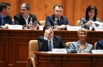 Ludovic Orban román miniszterelnök a kormánya ellen beterjesztett bizalmatlansági indítvány vitáján a bukaresti parlamentben 2020. február 5-én. 