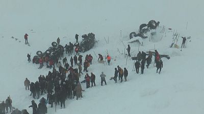 Avalanche in Turkey wipes out rescue team