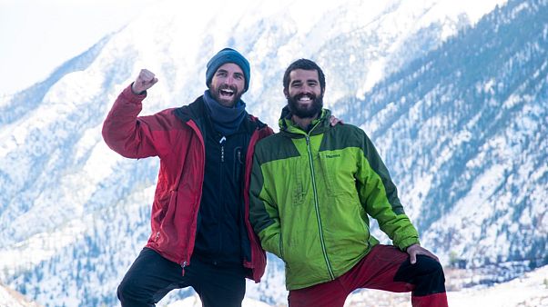 Dos españoles baten el récord al ser los más jóvenes en cruzar el Himalaya Dos españoles baten el récord al ser los más jóvenes en cruzar el Himalaya
