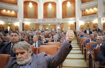 Romanya'da meclisin güven oyunu alamayan hükümet düştü