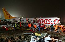 هواپیمای مسافربری پگاسوس در فرودگاه صبیحه گوکچن استانبول چند تکه شد
