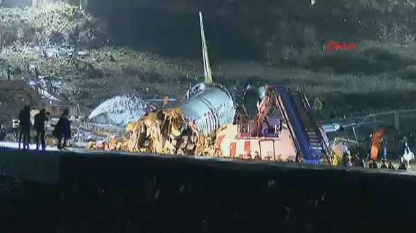 Un muerto y más de 150 heridos en un accidente aéreo en Turquía Un muerto y más de 150 heridos en un accidente aéreo en Turquía