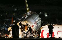 Самолет развалился на части в аэропорту Стамбула