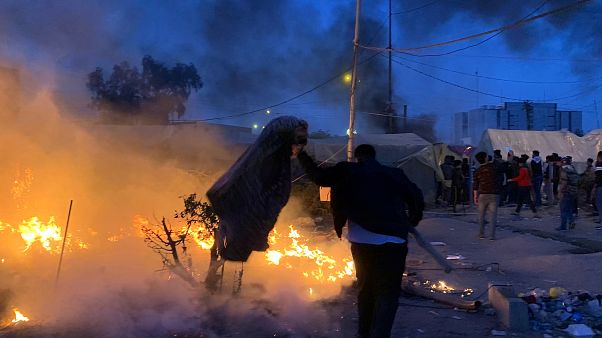 دستکم ۷ نفر در درگیری هواداران مقتدی صدر با معترضان عراقی کشته شدند دستکم ۷ نفر در درگیری هواداران مقتدی صدر با معترضان عراقی کشته شدند