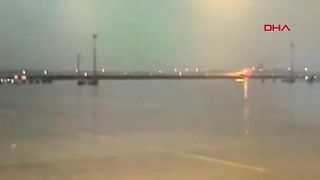 [NO COMMENT] Videó az isztambuli repülőgép-balesetről