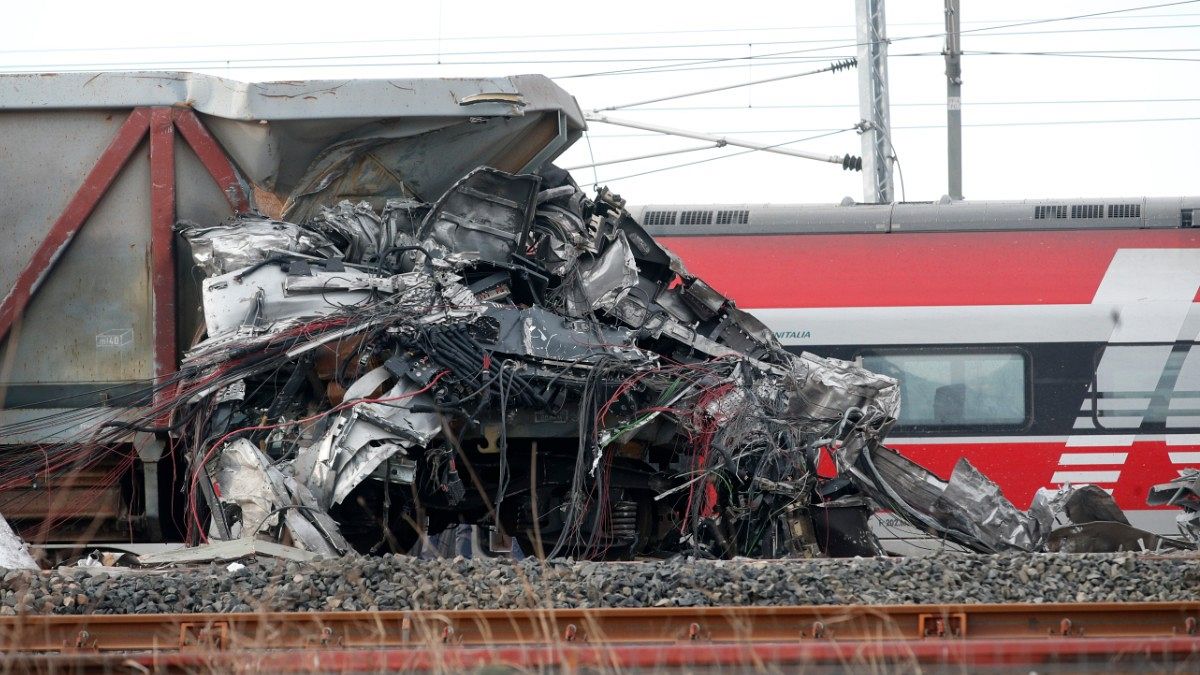 Kisiklott egy vonat Olaszországban, ketten meghaltak
