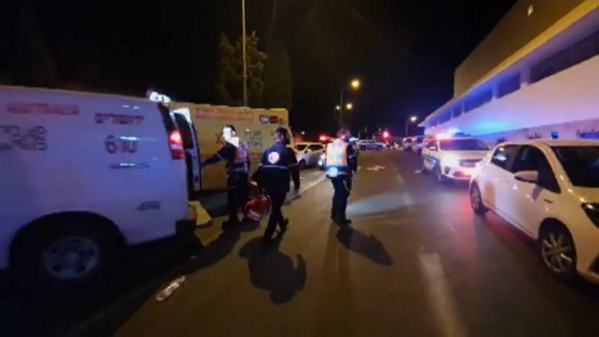 Gerusalemme, auto contro soldati: 15 feriti
