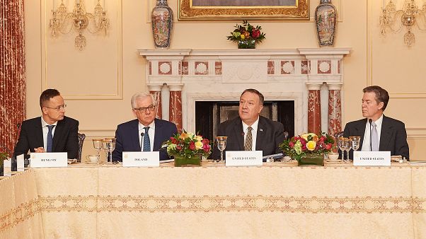 Szijjártó Péter, Jacek Czaputowicz lengyel és Mike Pompeo amerikai külügyminiszter a Vallásgyakorlás Szabadságának Nemzetközi Szövetségének ülésén Szijjártó Péter, Jacek Czaputowicz lengyel és Mike Pompeo amerikai külügyminiszter a Vallásgyakorlás Szabadságának Nemzetközi Szövetségének ülésén