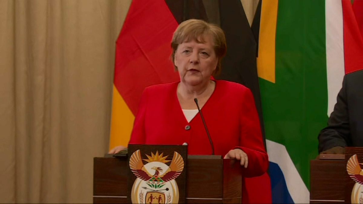 Angela Merkel fordert auf einer Pressekonferenz in Südafrika, die Wahl in Thüringen rückgängig zu machen. 6. Feburar 2020