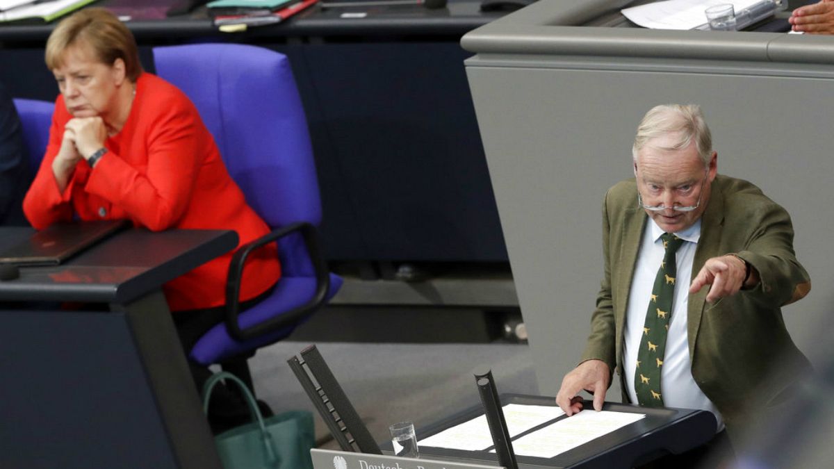 تابوشکنی در سیاست آلمان؛ مرکل ائتلاف با راست افراطی را نکوهش کرد