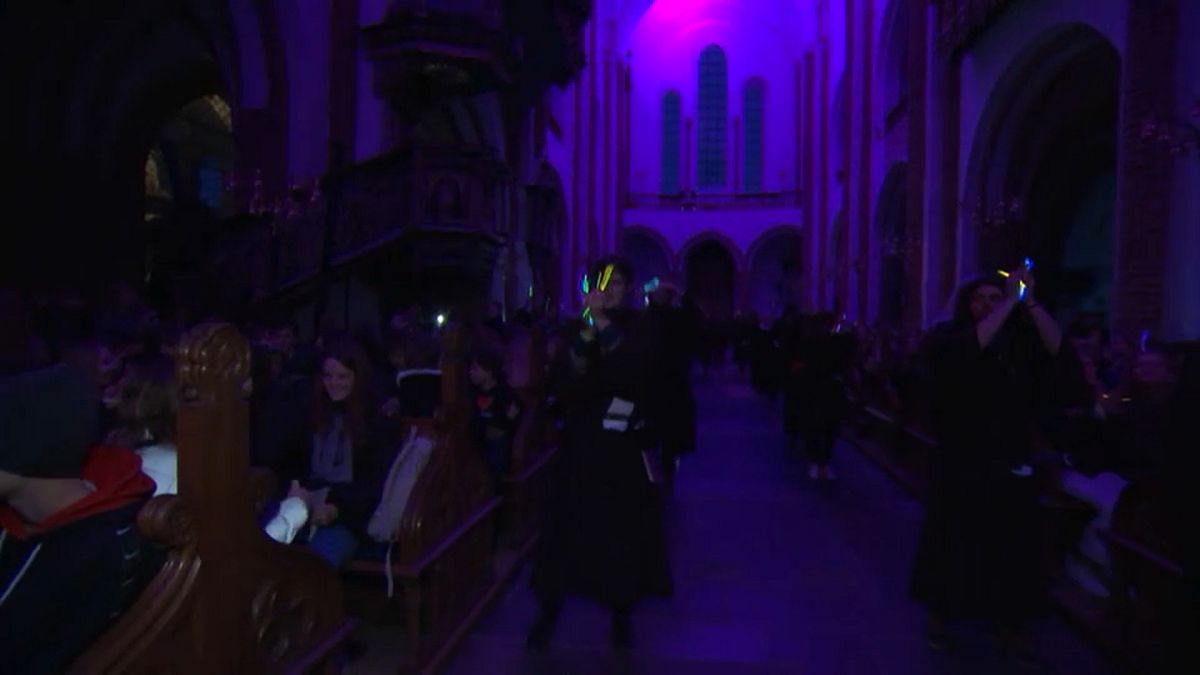 شاهد: كاتدرائية دنماركية تسعى لجذب الشباب بإقامة "قداس الديسكو" 